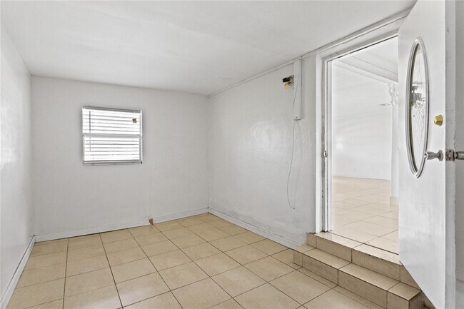 Building Photo - 4184 SW 49th Ct