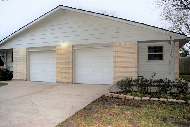 Primary Photo - 1505 Silverpines Rd