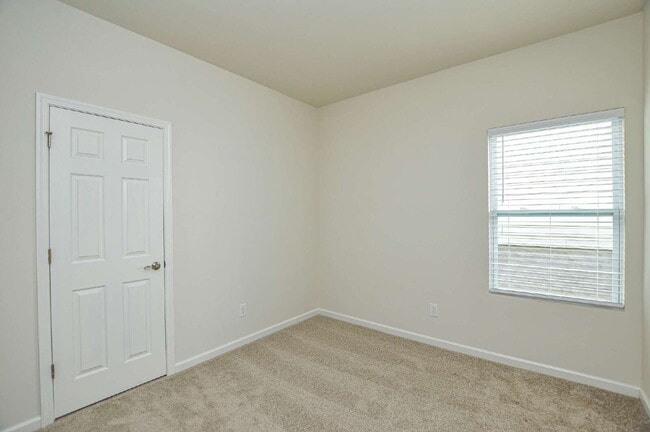 Building Photo - Modern Comfort, Flexible Living, Tailored ...