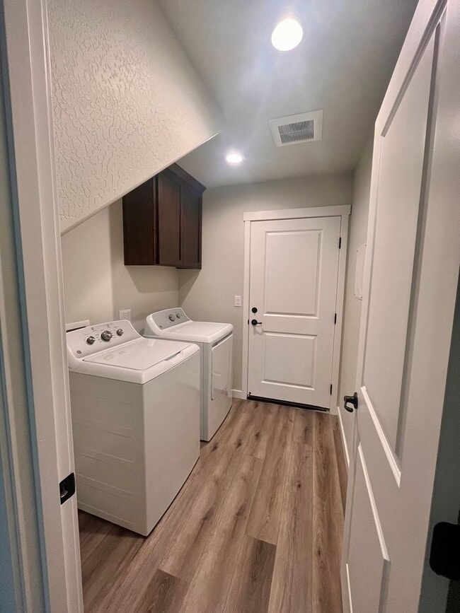 Building Photo - New Construction Medford/Central Point Area - Close to all Everything !