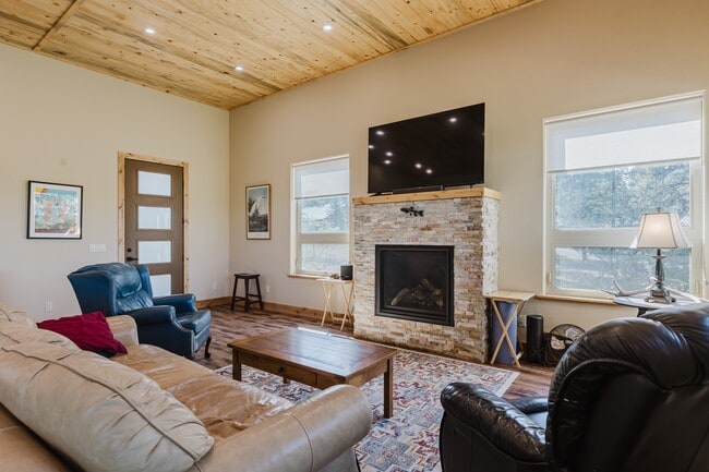 Building Photo - 642 Twincreek Cir