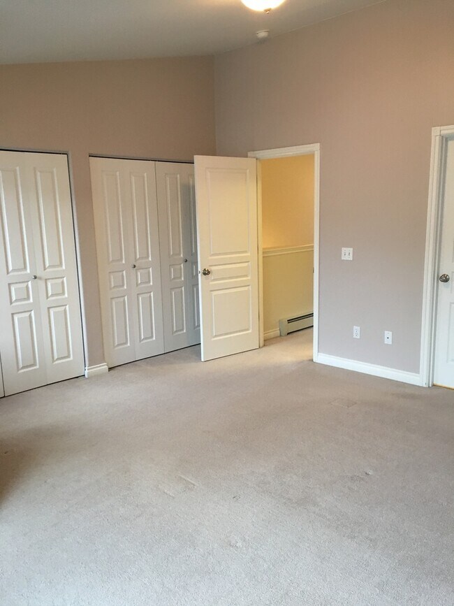 Building Photo - Charming Comfort: A Welcoming and Practica...