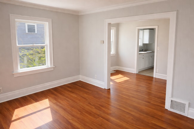 Building Photo - Cute Two Bedroom Home