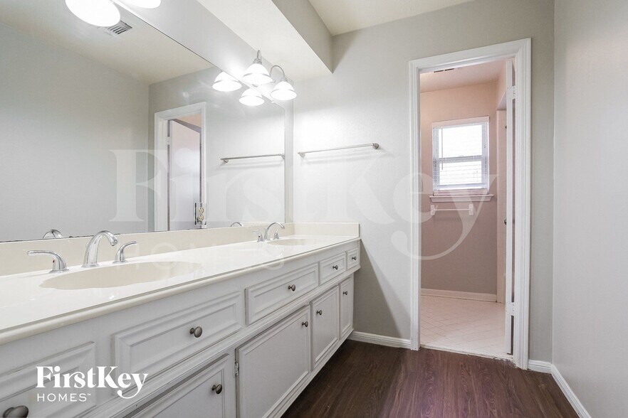 Building Photo - 18210 Widcombe Dr