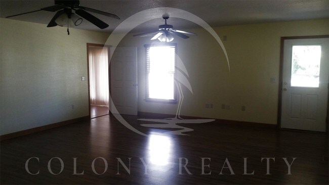 Building Photo - 466 Harbour View Dr