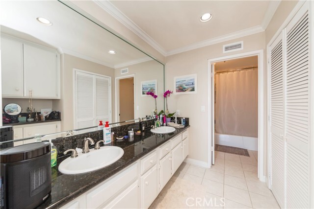 Building Photo - 28211 Ridgethorne Ct