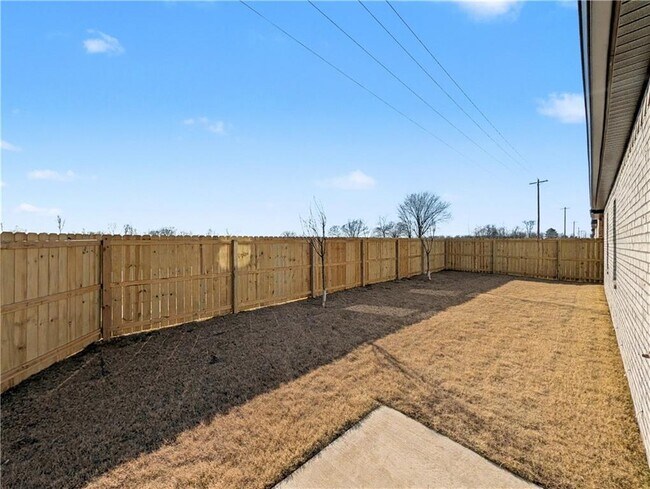 Building Photo - 6905 SW Basswood Ave