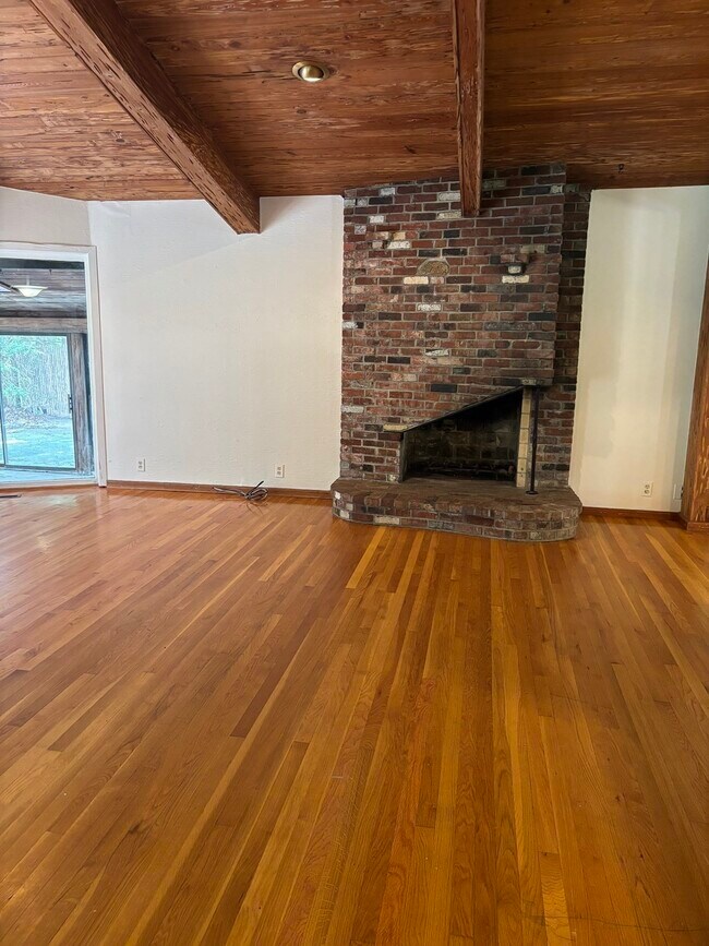 Building Photo - 191 Samoset St
