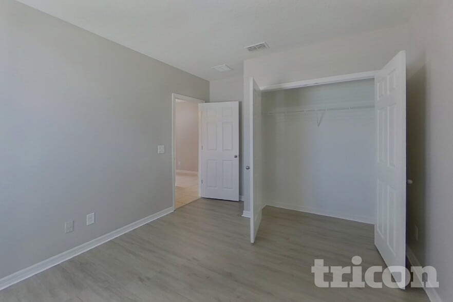 Building Photo - 2800 Glendive Dr
