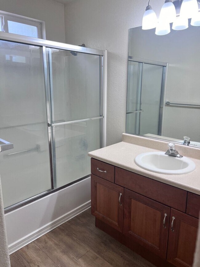 Building Photo - Nice 3 Br, 2 Ba, 2 CG, near Alameda and Louisiana