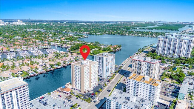 Building Photo - 1410 S Ocean Dr