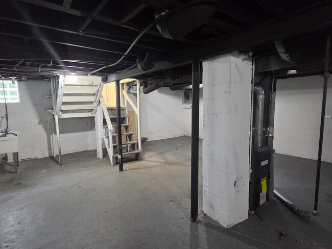 Building Photo - 15765 Ward Ave