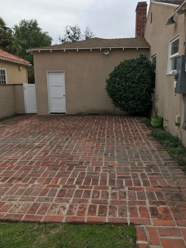 Brick patio - 12607 Collins St