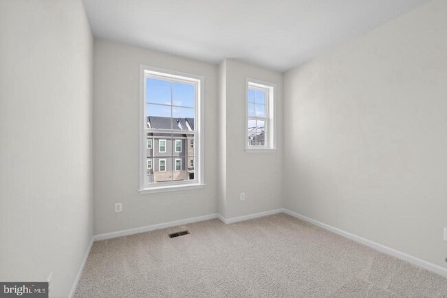 Building Photo - 2914 Lewis and Clark Ave