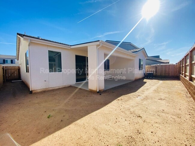 Building Photo - 4137 Beverly Ave