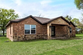 Building Photo - 19450 Valentine