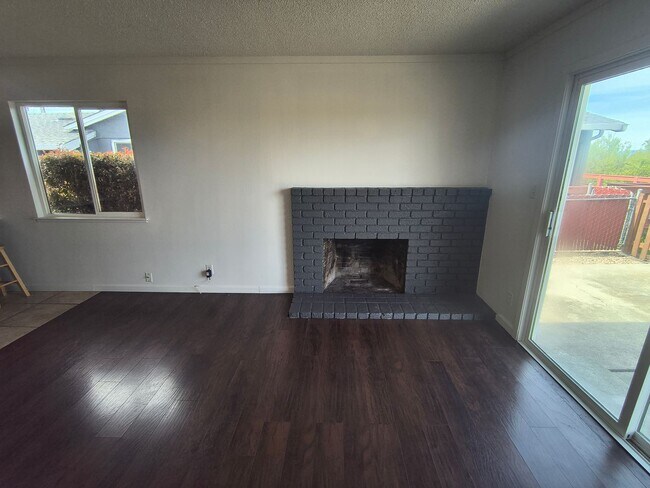 Building Photo - 3BED/2BATH Single Family Home Located in Desirable San Pablo, Ca. With Beautiful Ocean Front View!!