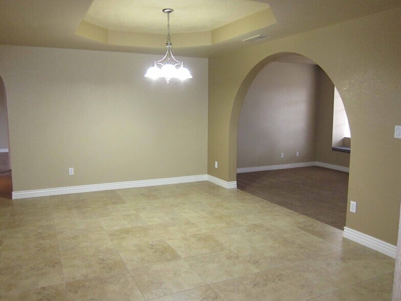 Building Photo - 4526 E Crocus Dr