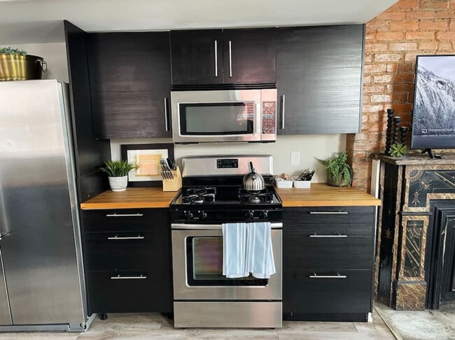 Building Photo - 1470 Goetz Alley