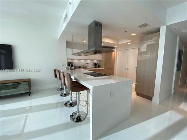 Building Photo - 17301 Biscayne Blvd