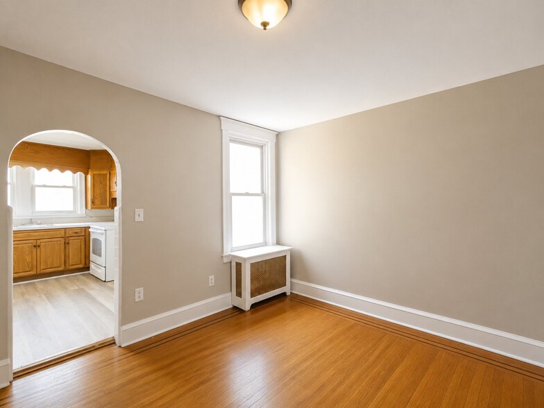 Building Photo - 409 N Daggett St