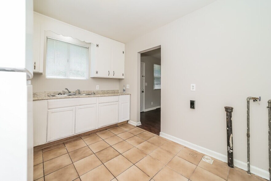 Building Photo - 3942 Barmer Dr