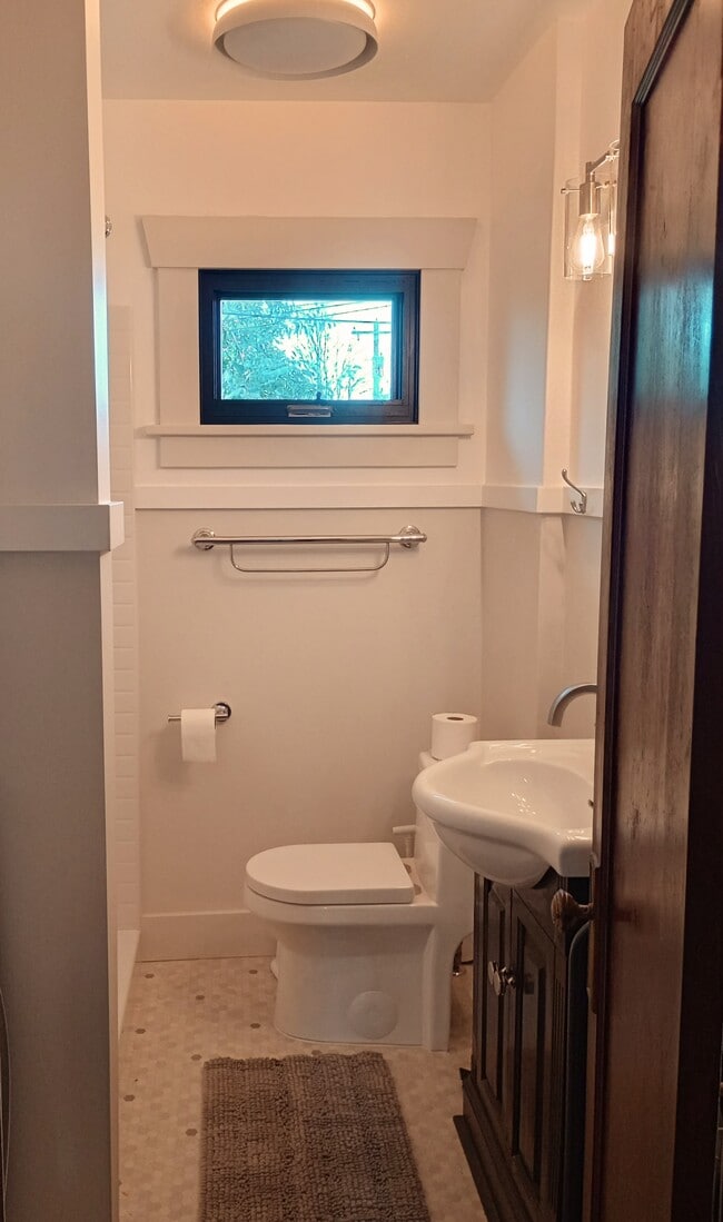 Building Photo - 1209 32nd St