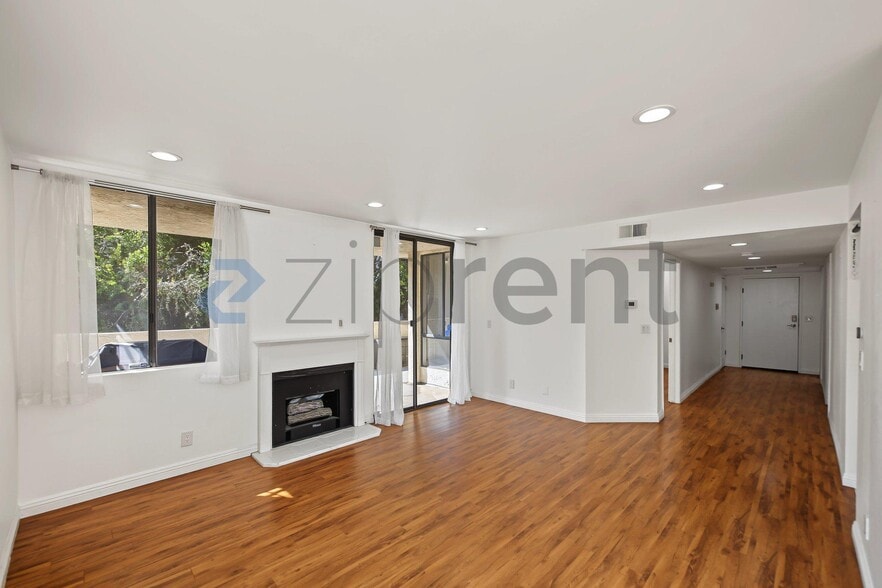 Building Photo - Unit 101