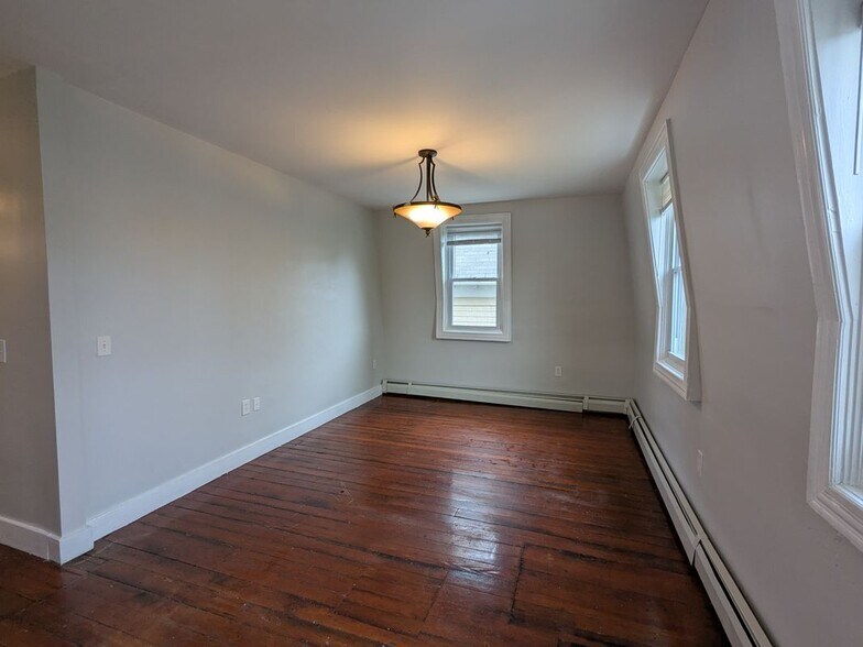 Primary Photo - 29 Brighton St
