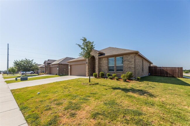 Building Photo - 1000 Meadow Scape Dr