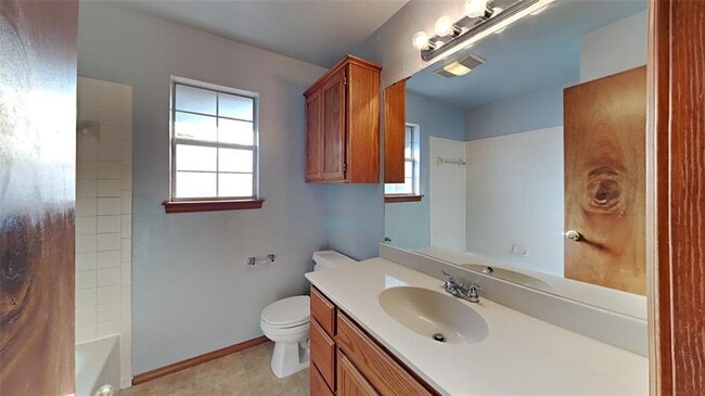 Building Photo - 1241 Capitol Dr
