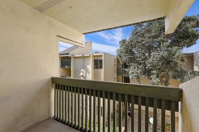 Building Photo - Modern Studio in BayHo - Fully Furnished o...