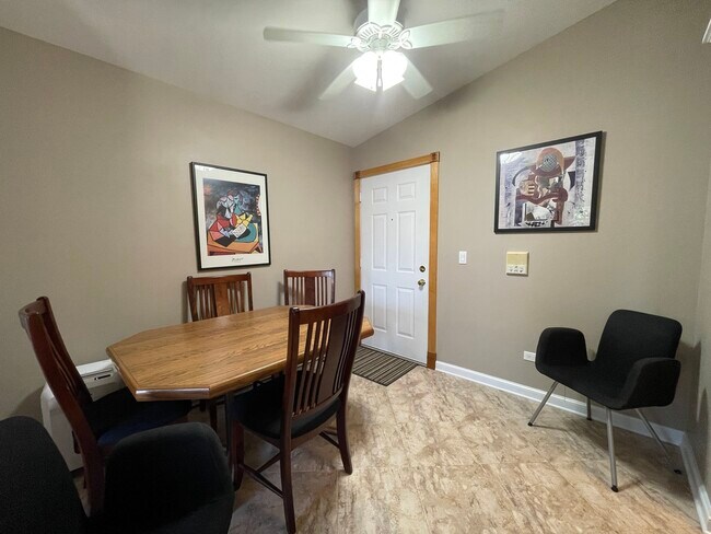 Building Photo - 551 Leah Ln