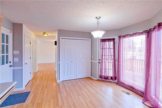Building Photo - 3503 Pine Grove Dr