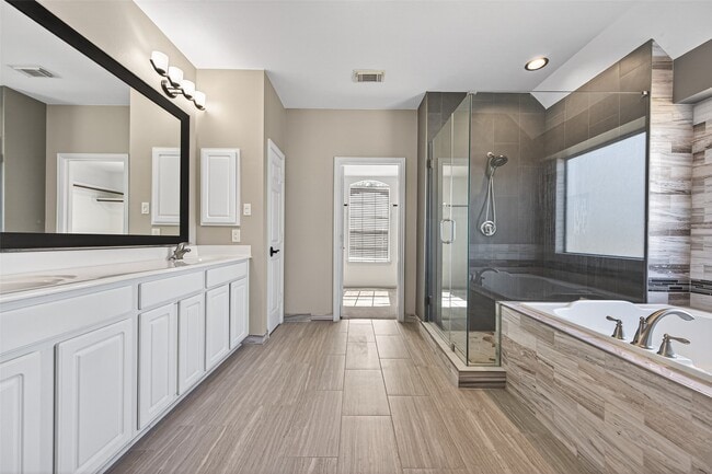 Building Photo - 12414 Montebello Manor Ln