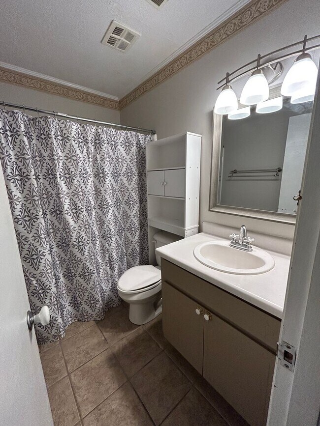 Building Photo - 1825 Edwardian Way