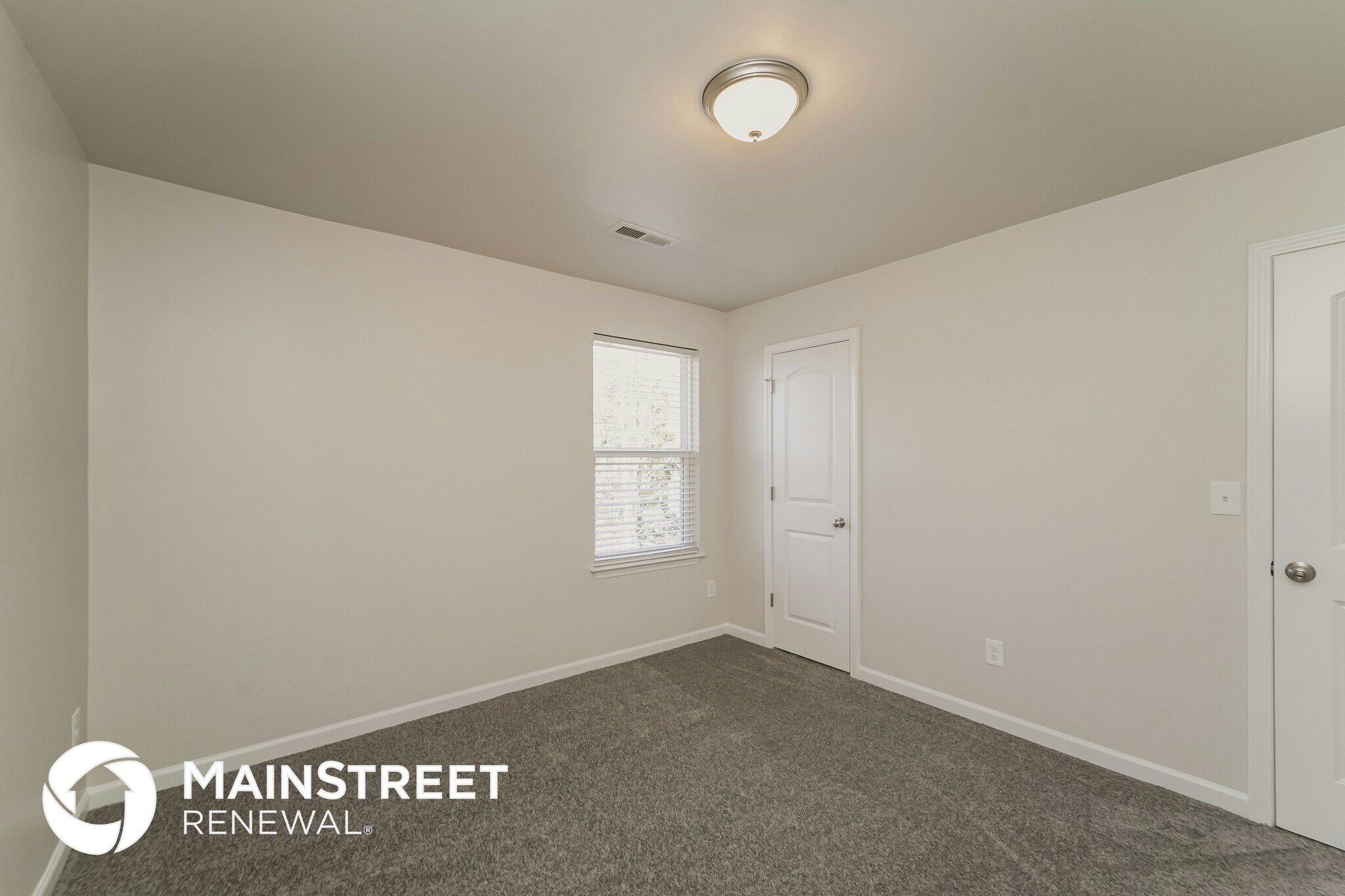 Building Photo - 13835 Circle Dr