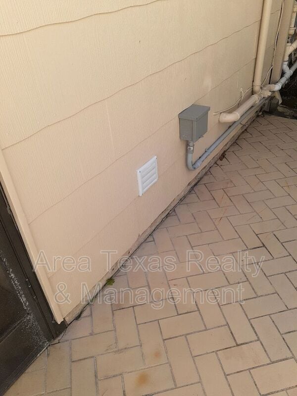Building Photo - 2310 Dryden Rd
