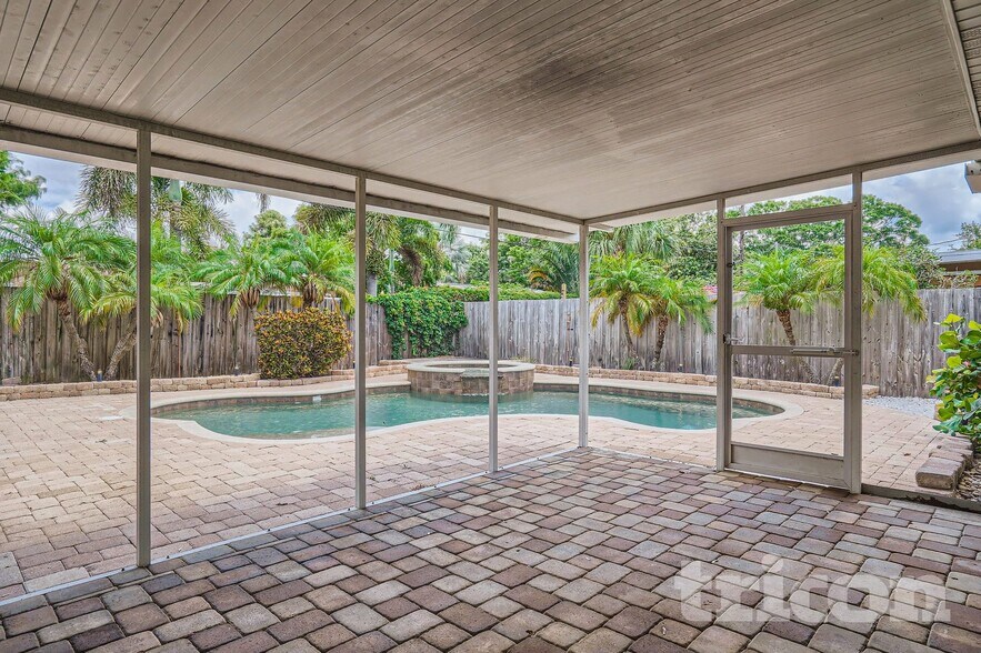 Building Photo - 3817 19th Ave N