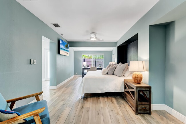 Building Photo - 2291 SE 15th St