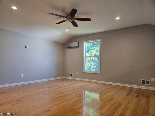 Building Photo - 313 Winthrop Dr