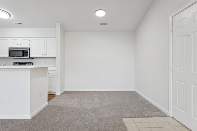 Building Photo - 2BR/2BA Condo Near Langley AFB