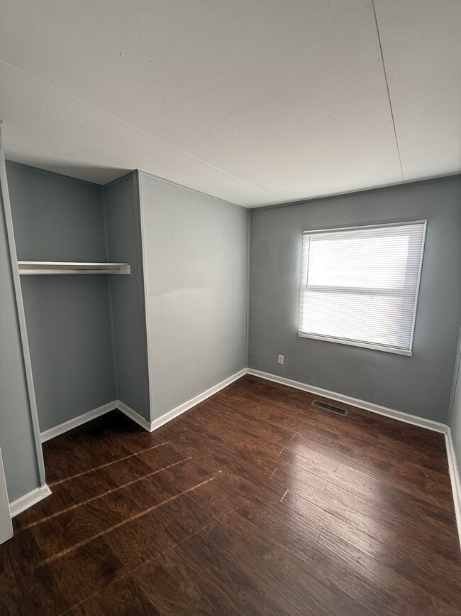 Building Photo - 4715 E 33rd St