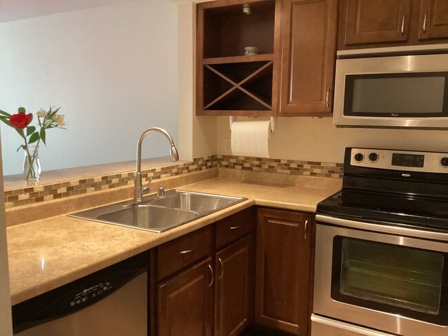 Building Photo - Charming Edmonds Condo with Two Garages and Modern Comforts