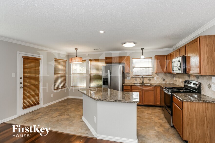 Building Photo - 621 Stellaway Dr