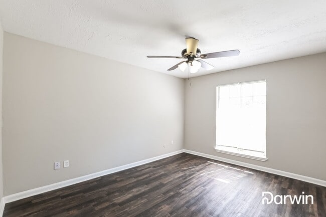 Building Photo - 230 Kirkaldy Dr