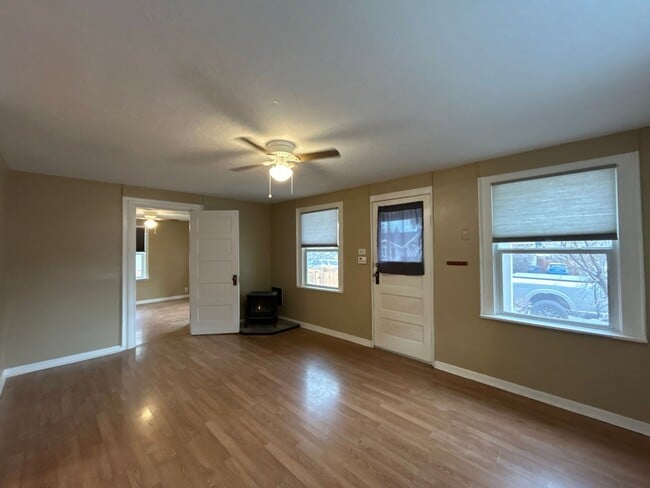 Building Photo - Down Town Living - 2 Bedroom / 1 Bathroom ...