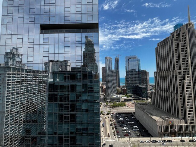 Building Photo - Turnkey Luxury 2BR Residence | Fully Renovated | Garage Parking | Prime Downtown River North / St...