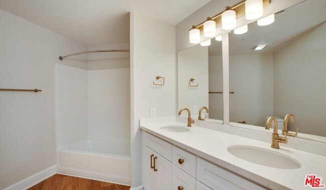 Building Photo - 340 Hauser Blvd