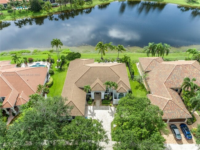 Building Photo - 2708 Meadowood Dr